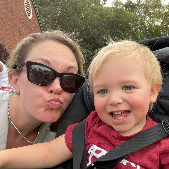 Meet your Posher, Jessica - Picture 2 of 2